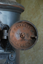 Odense adelige Jomfrukloster, kakkelovnsdør